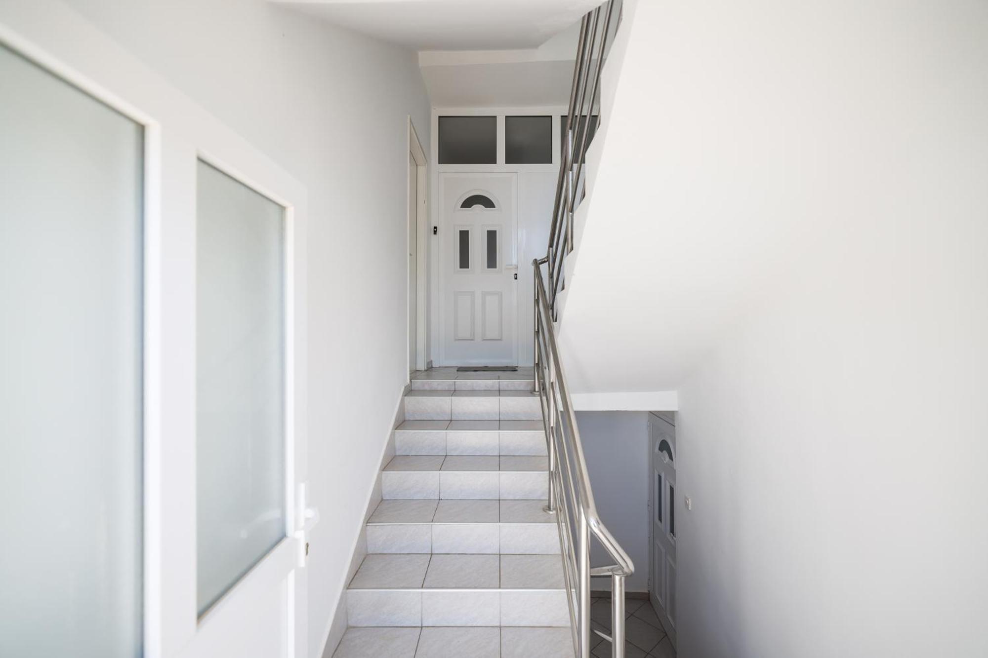 Pantalon, Big Terrace And Free Parking