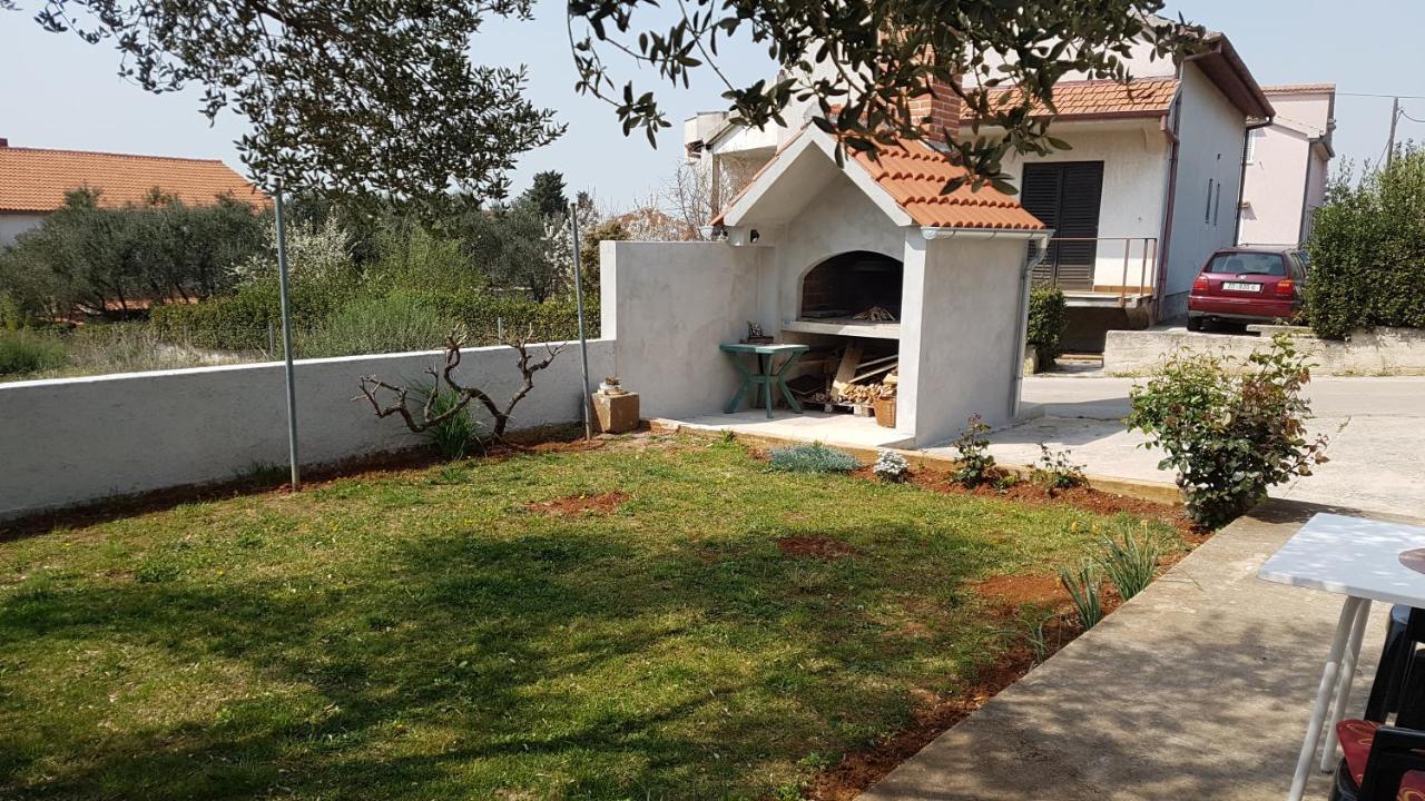 Pantalon, Big Terrace And Free Parking
